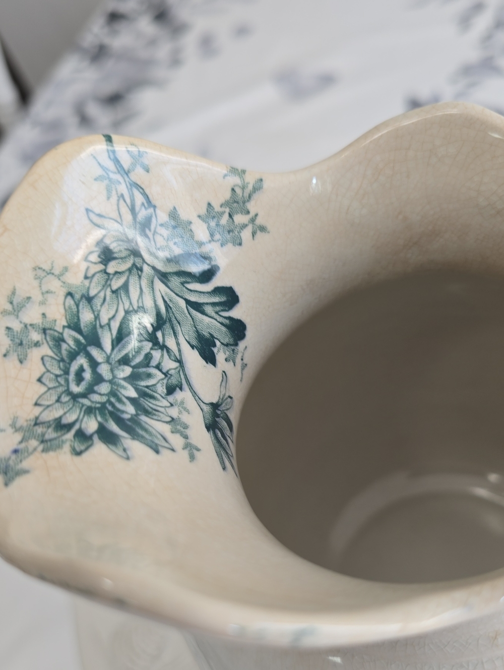 Vintage Buffalo Pottery Chrysanthemum Pitcher Vase Semi Vitreous - Picture 12 of 15